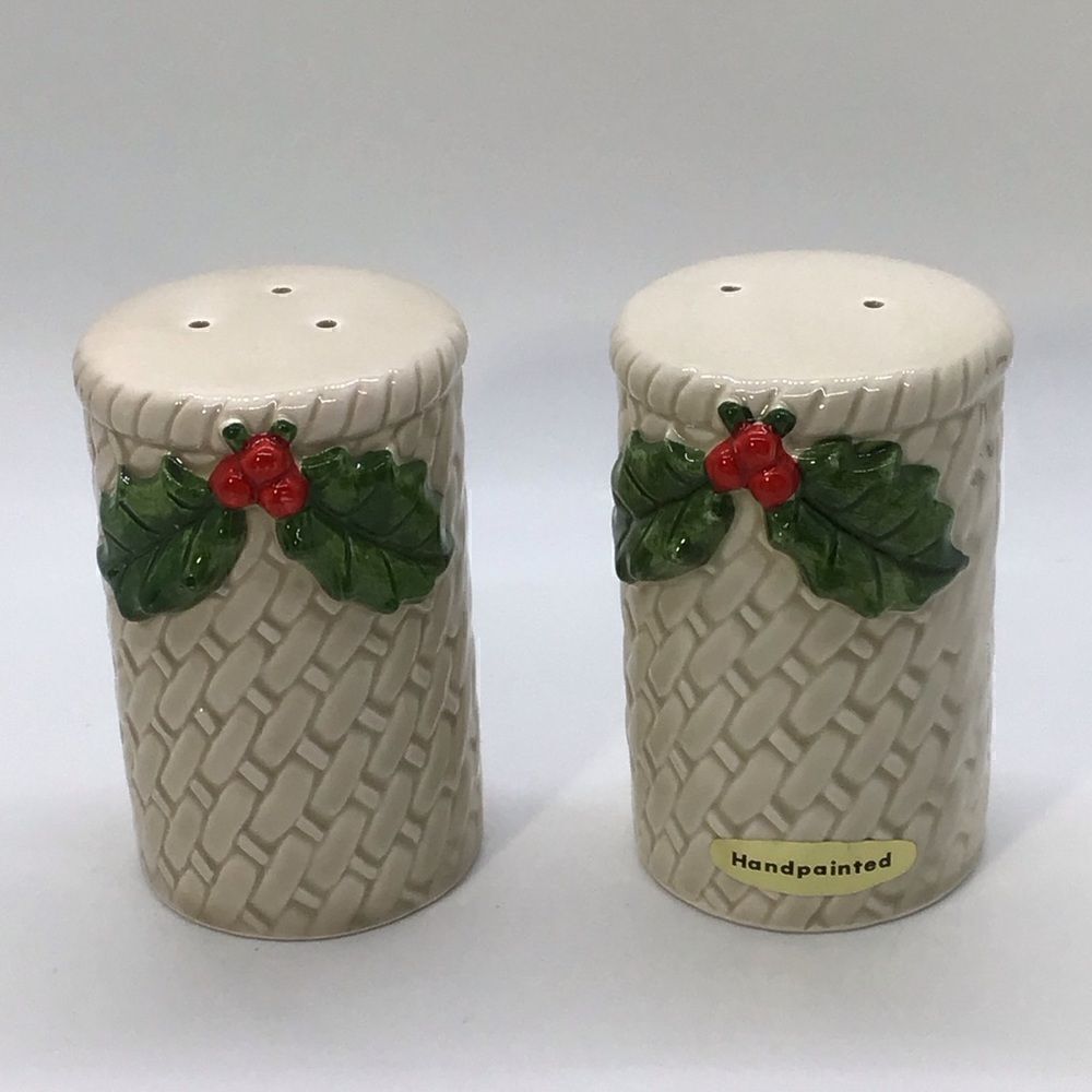 Otagiri Holly Berry Salt andd Pepper Shakers